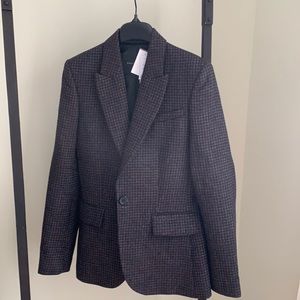 Equipment Wool Bkend Blazer Fitted. 17.5 in between arm and hem